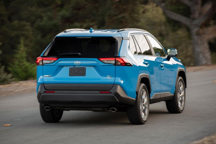  Toyota RAV4 XLE AWD 2018 года  (NA) (фото 19 из 34)